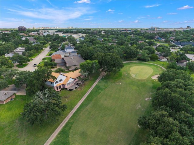 2711 Pinehurst Circle, Bryan, TX 77802