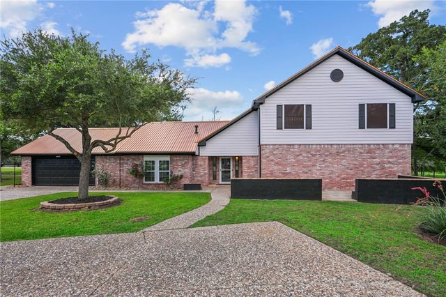 2711 Pinehurst Circle, Bryan, TX 77802
