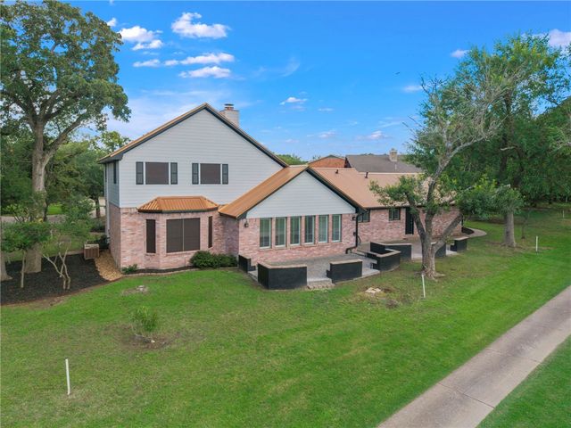 2711 Pinehurst Circle, Bryan, TX 77802