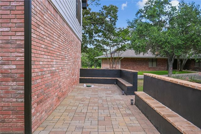 2711 Pinehurst Circle, Bryan, TX 77802