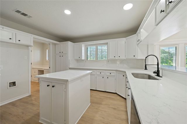 2711 Pinehurst Circle, Bryan, TX 77802