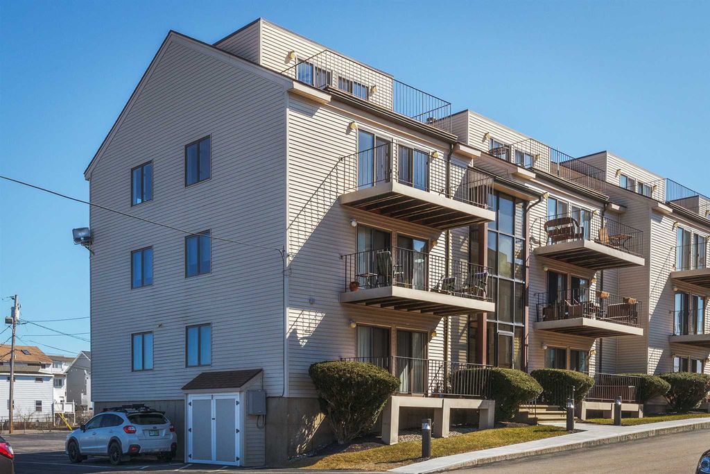 Image 1 of property listing at 463 Ocean Blvd Unit B18, Hampton, NH 03842