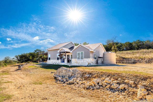 218 Mountain Side, Lakehills, TX 78063