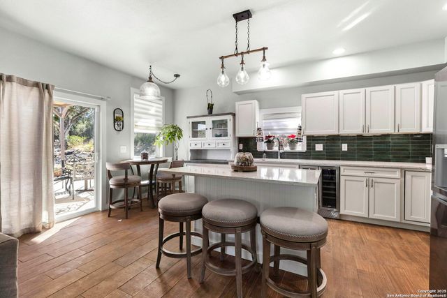 218 Mountain Side, Lakehills, TX 78063