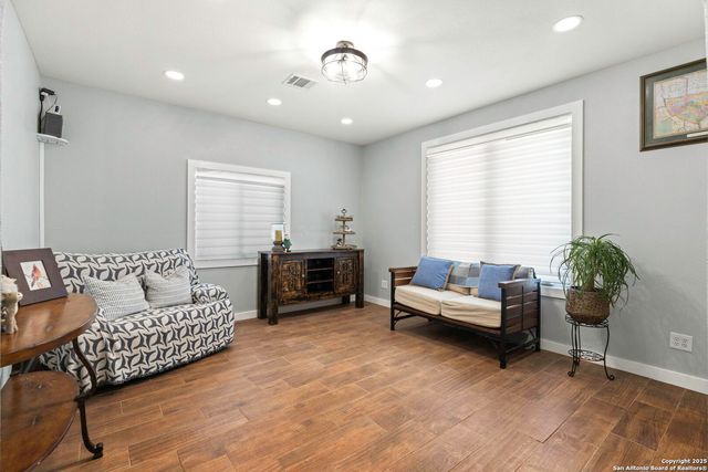 218 Mountain Side, Lakehills, TX 78063