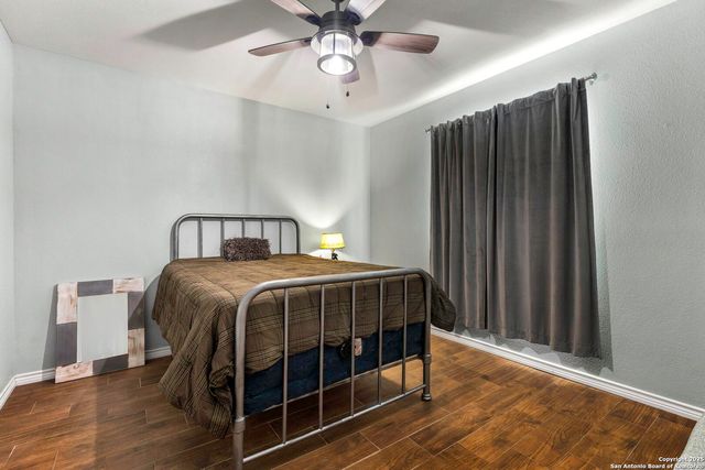 218 Mountain Side, Lakehills, TX 78063