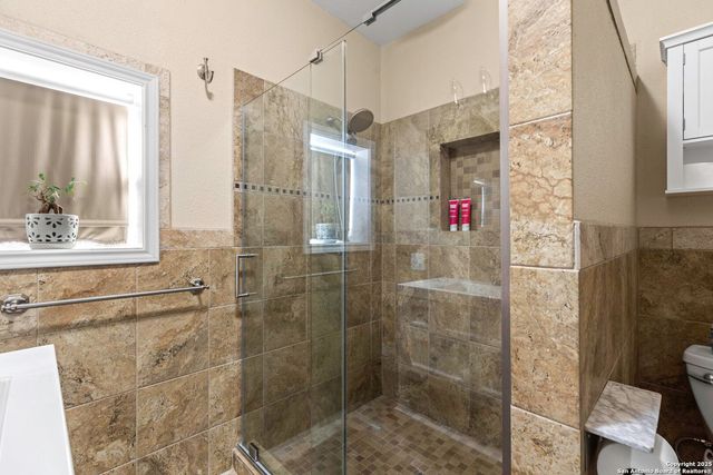 218 Mountain Side, Lakehills, TX 78063