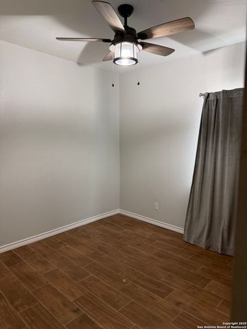 218 Mountain Side, Lakehills, TX 78063