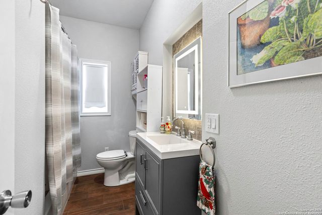 218 Mountain Side, Lakehills, TX 78063