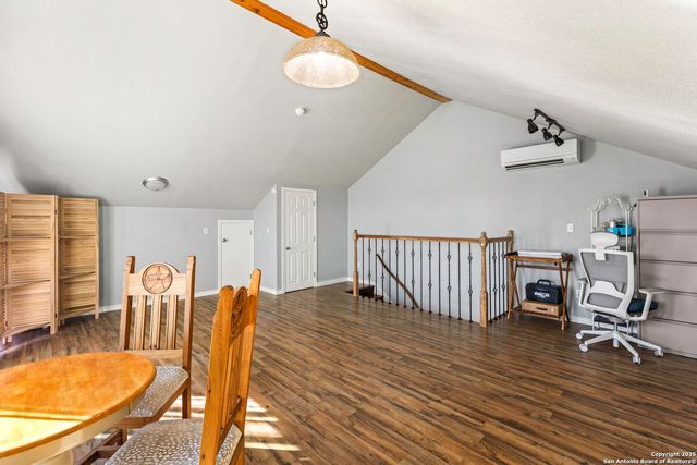 218 Mountain Side, Lakehills, TX 78063