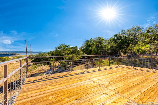 218 Mountain Side, Lakehills, TX 78063
