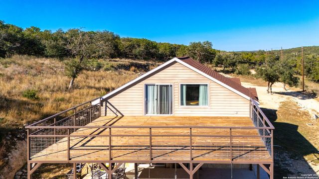 218 Mountain Side, Lakehills, TX 78063