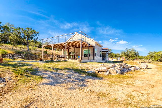 218 Mountain Side, Lakehills, TX 78063