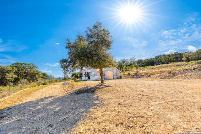 218 Mountain Side, Lakehills, TX 78063