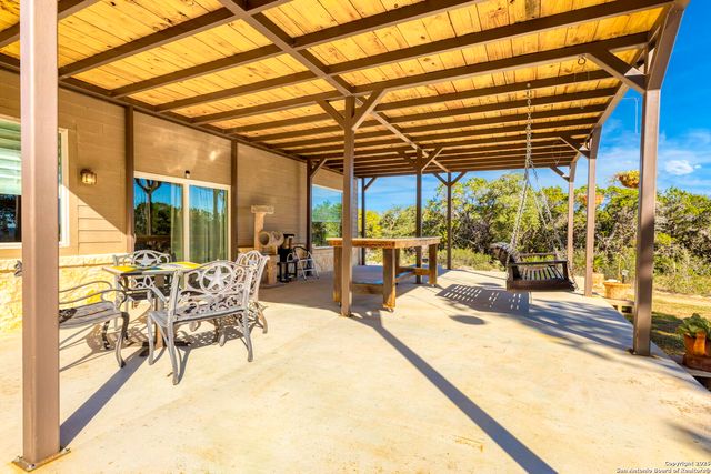 218 Mountain Side, Lakehills, TX 78063