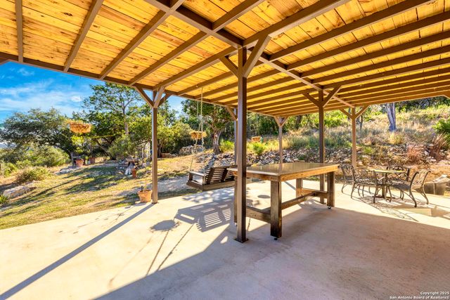 218 Mountain Side, Lakehills, TX 78063