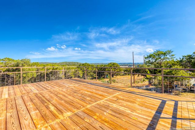 218 Mountain Side, Lakehills, TX 78063