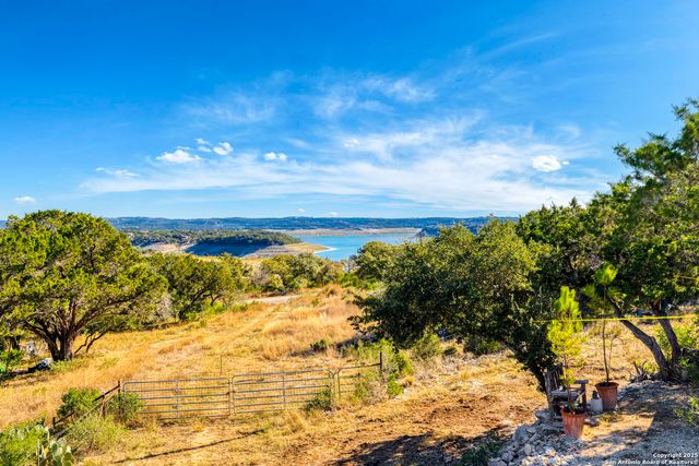 218 Mountain Side, Lakehills, TX 78063