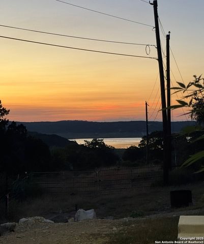 218 Mountain Side, Lakehills, TX 78063