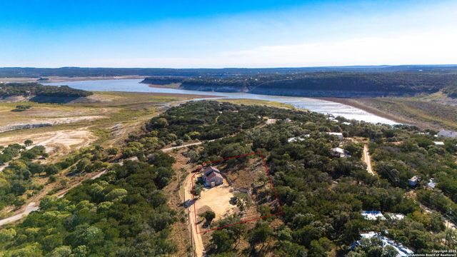 218 Mountain Side, Lakehills, TX 78063