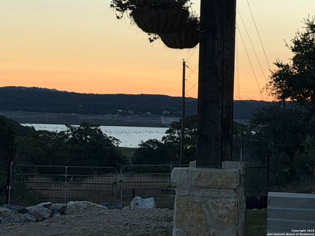 218 Mountain Side, Lakehills, TX 78063