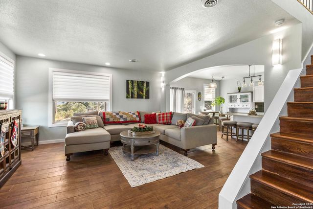 218 Mountain Side, Lakehills, TX 78063