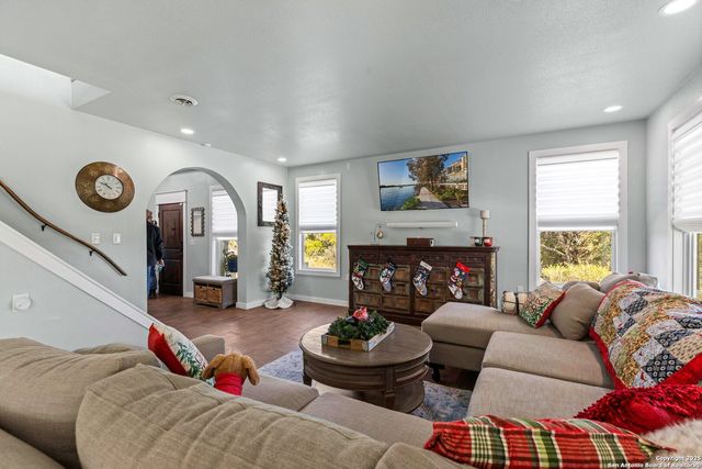 218 Mountain Side, Lakehills, TX 78063