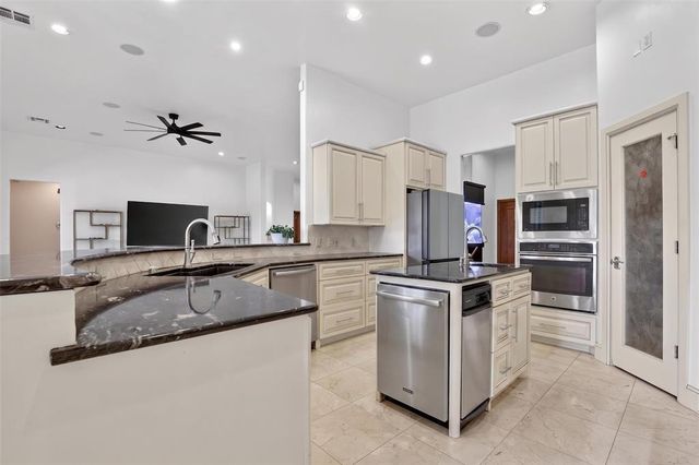 13909 Cascata Strada, Oklahoma City, OK 73170