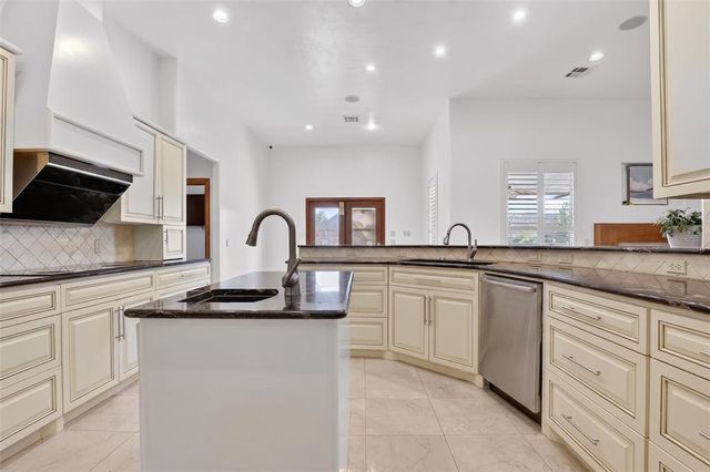 13909 Cascata Strada, Oklahoma City, OK 73170