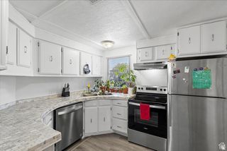 2875 N HILL FIELD RD #17, Layton, UT 84041