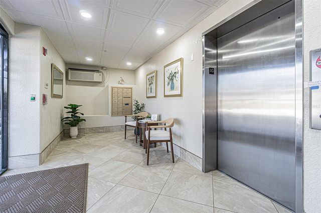 200 121ST AVENUE 304, Treasure Island, FL 33706