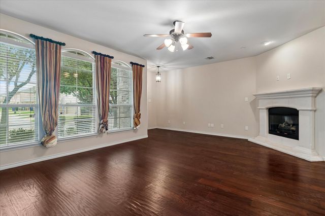 5566 Grosseto Drive, Frisco, TX 75034