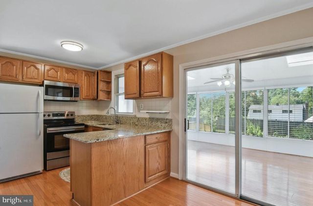 4038 POPLAR ST, Fairfax, VA 22030