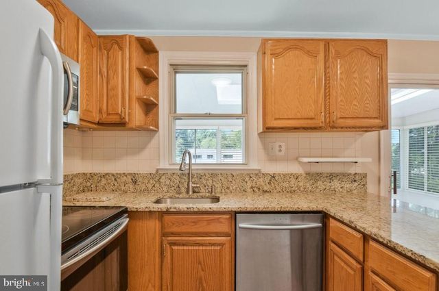 4038 POPLAR ST, Fairfax, VA 22030