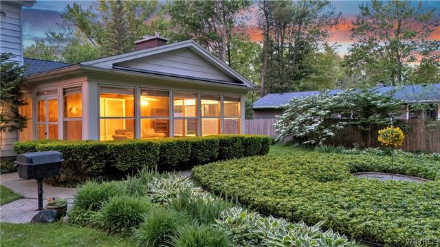 8 Forsythia Court, Orchard Park, NY 14127