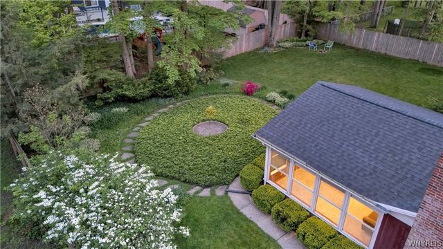 8 Forsythia Court, Orchard Park, NY 14127