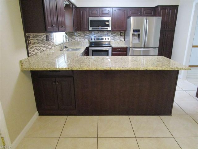 1953 Arlington Arch DR, Virginia Beach, VA 23464