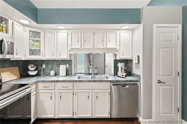 3024 Clearstream Way, Jeffersonville, IN 47130