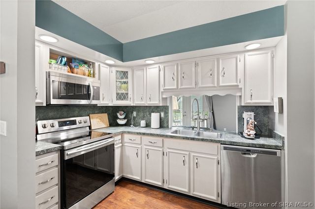 3024 Clearstream Way, Jeffersonville, IN 47130