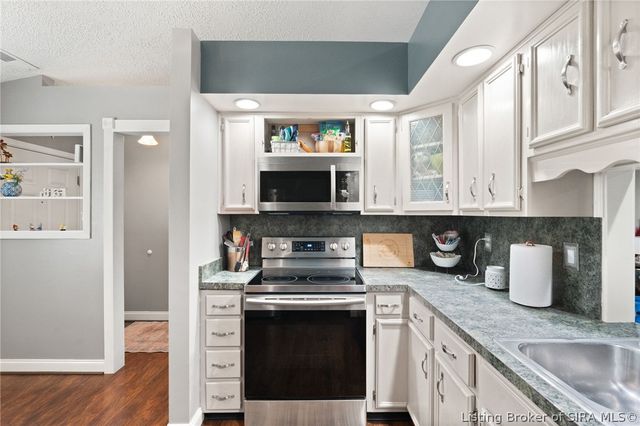3024 Clearstream Way, Jeffersonville, IN 47130