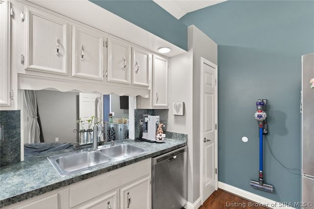 3024 Clearstream Way, Jeffersonville, IN 47130