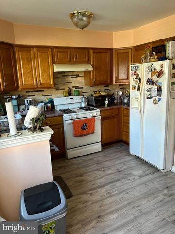 2319 N HOWARD ST, Philadelphia, PA 19133