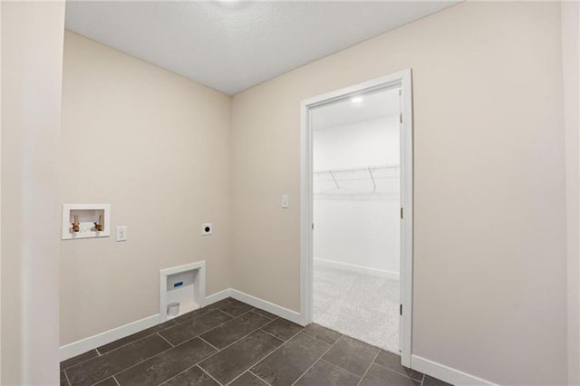 9031 SW 5th Street, Blue Springs, MO 64064