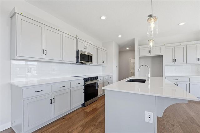 9031 SW 5th Street, Blue Springs, MO 64064