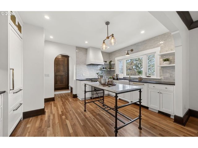 4323 Sw HAMILTON Ter, Portland, OR 97239