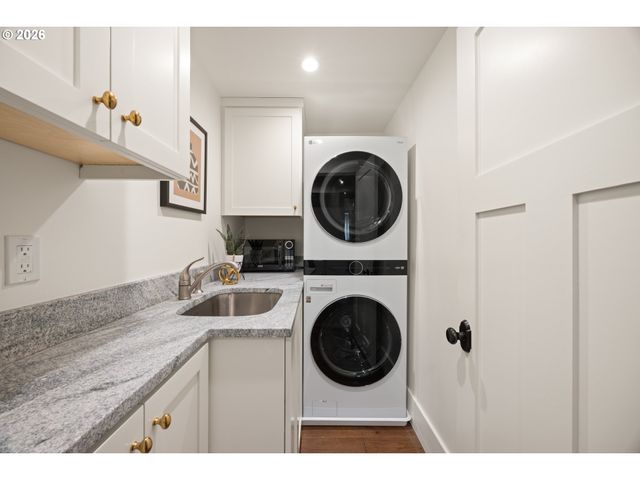 4323 Sw HAMILTON Ter, Portland, OR 97239