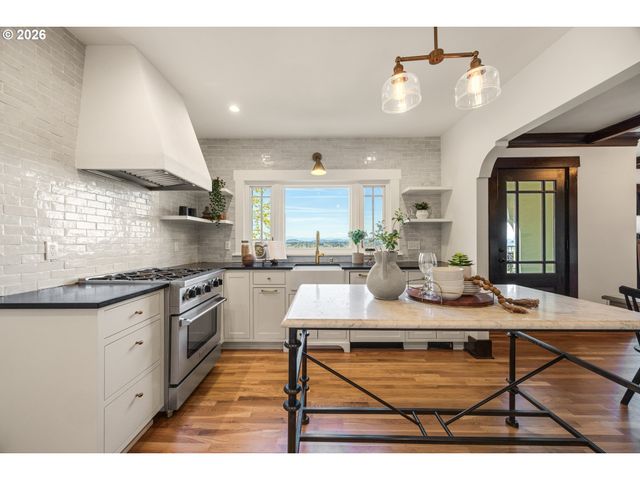 4323 Sw HAMILTON Ter, Portland, OR 97239