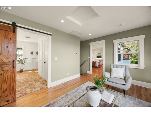 4323 Sw HAMILTON Ter, Portland, OR 97239