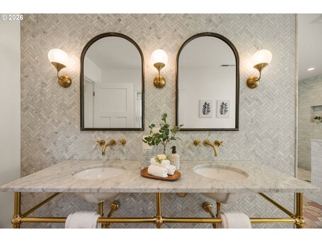 4323 Sw HAMILTON Ter, Portland, OR 97239