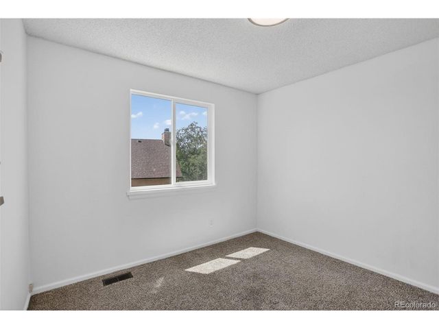 392 Eisenhower Dr, Louisville, CO 80027